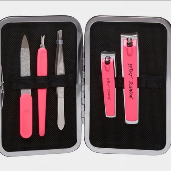 Betsey Johnson 6pc. Soft Touch Travel Nail Set NIB - Picture 2 of 4